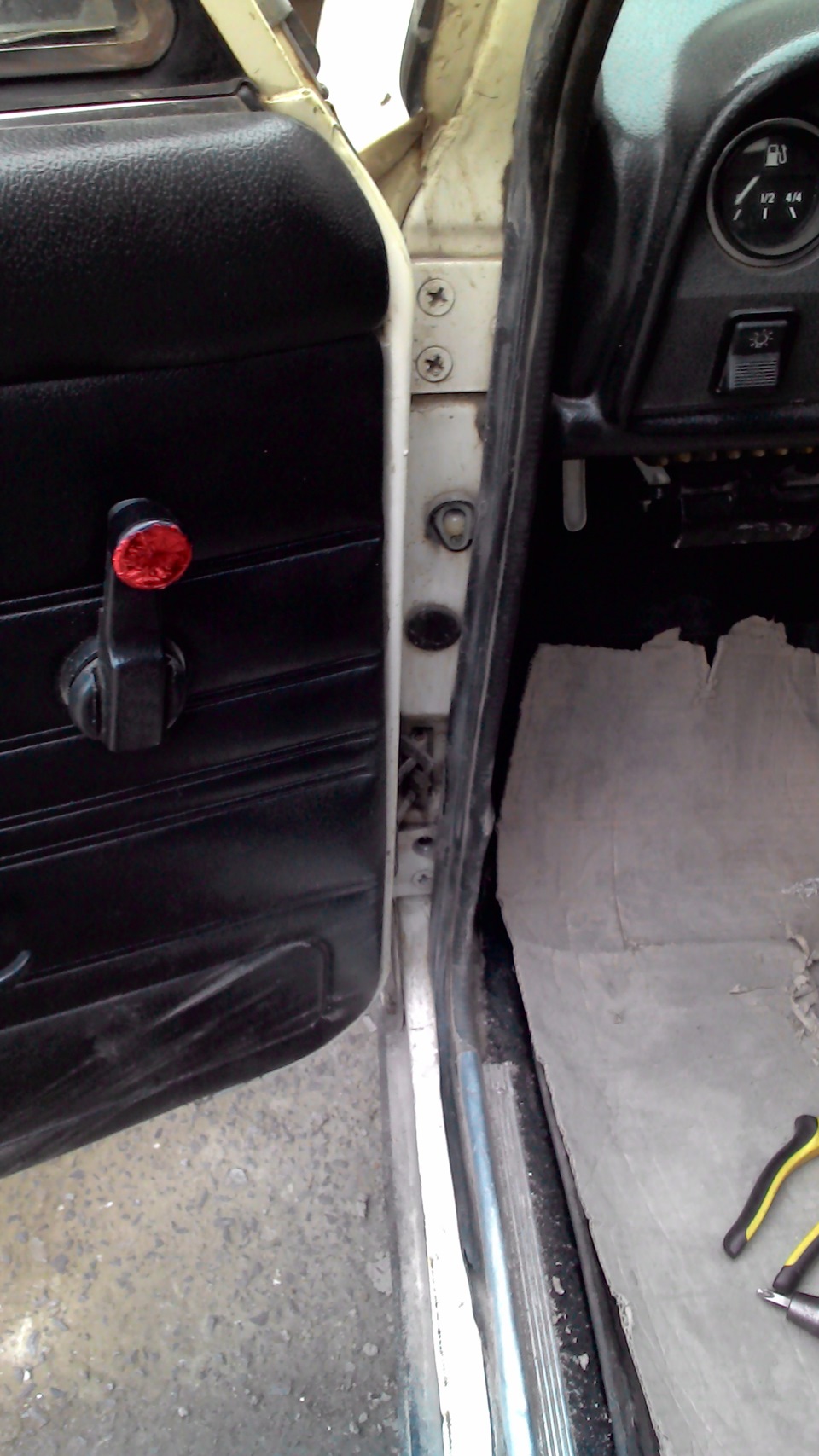 провисли двери, нужно поднять — Lada 21065, 1996 года | кузовной ремонт ...