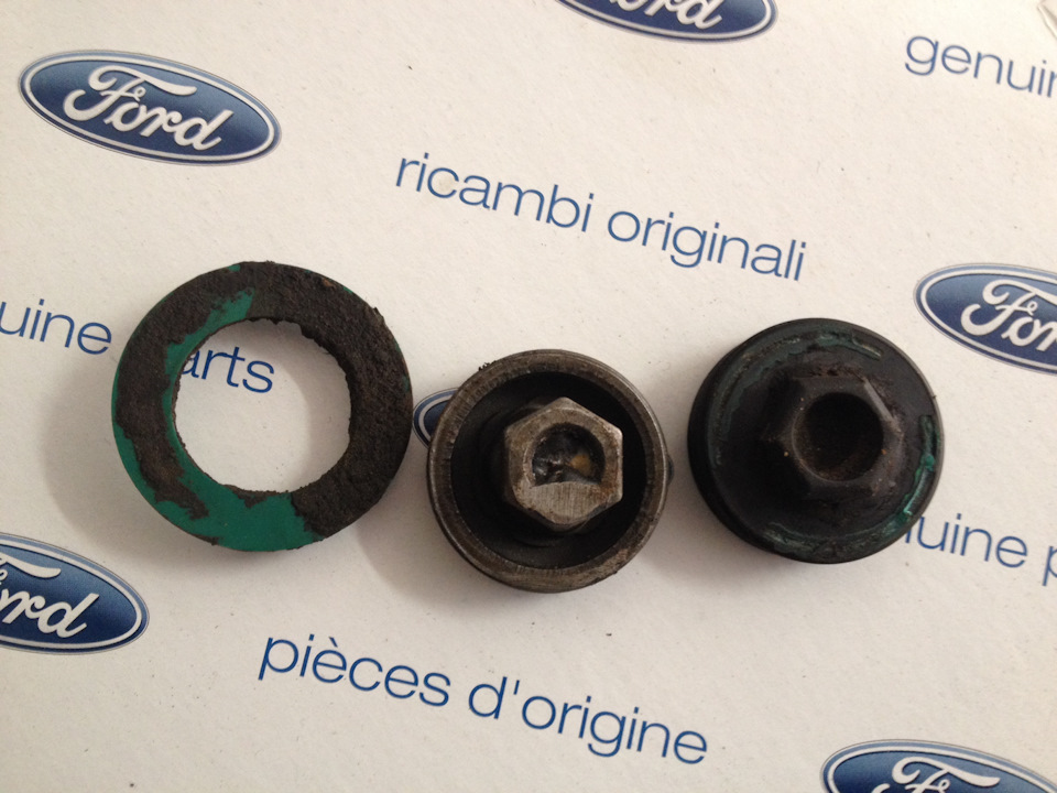 Устранение стука в рулевой рейки. Замена пластиковой заглушки на ...