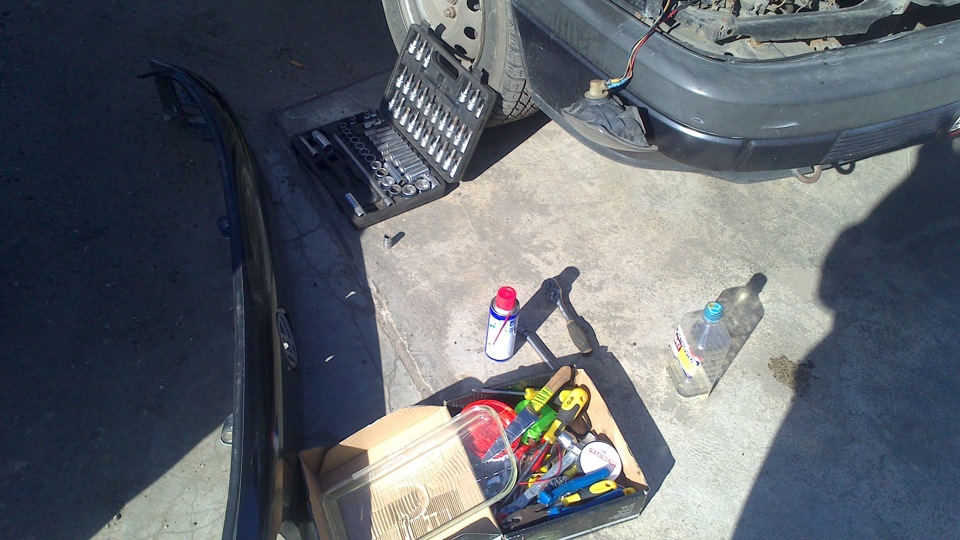 Конденсат в фаре — Volkswagen Passat B3, 1,8 л, 1990 года | своими ...