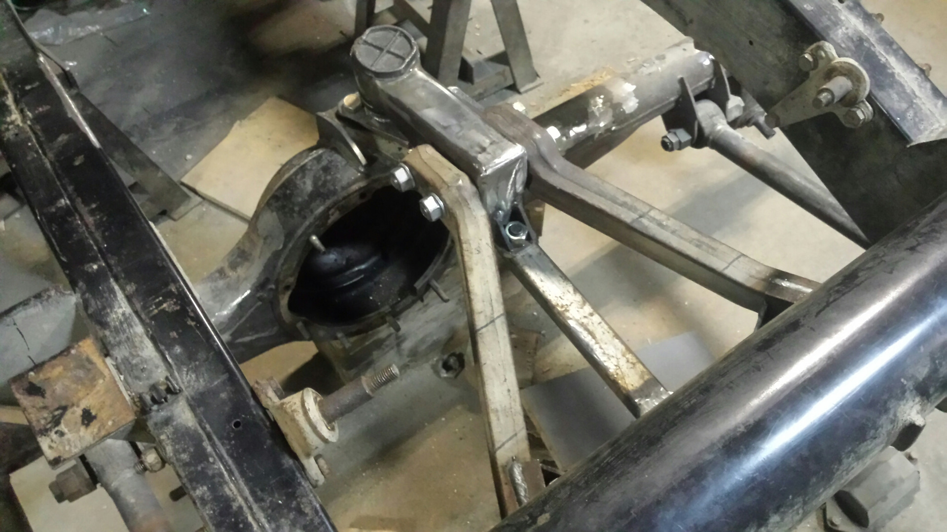 Крепление моста. Переварка креплений заднего моста. Кронштейн моста. Передняя подвеска great wall sailor. Тяга панара тлк 80.