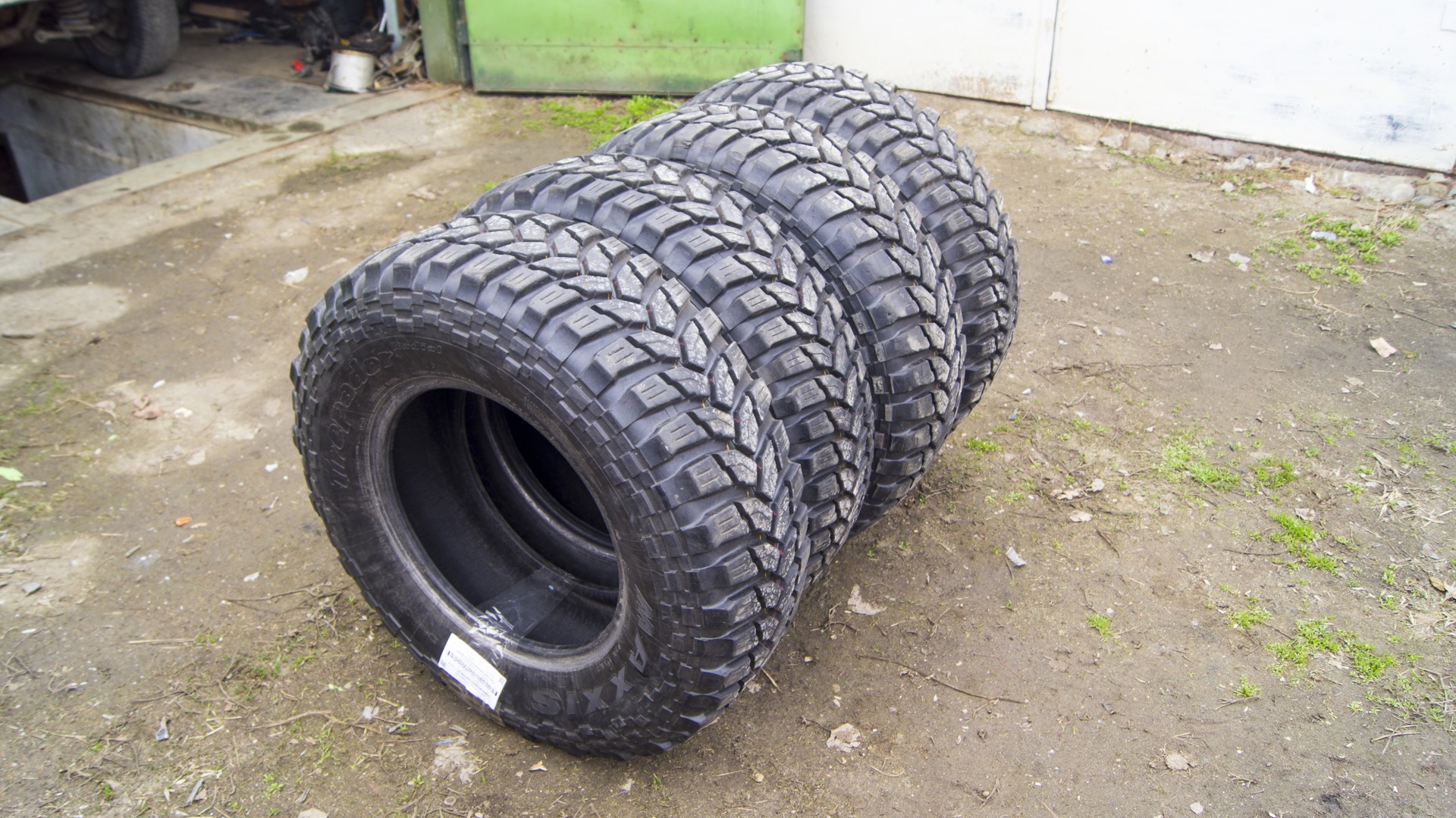 225 75 r15. Maxxis 235/75 r15. Максис трепадор 235/75/15. 235 75 15 Trepador. Максис трепадор 235/75/15 на ниву.