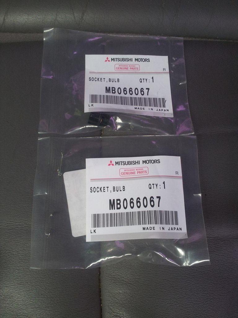 MB066067 Патрон приборов консоли Mitsubishi | Запчасти на DRIVE2