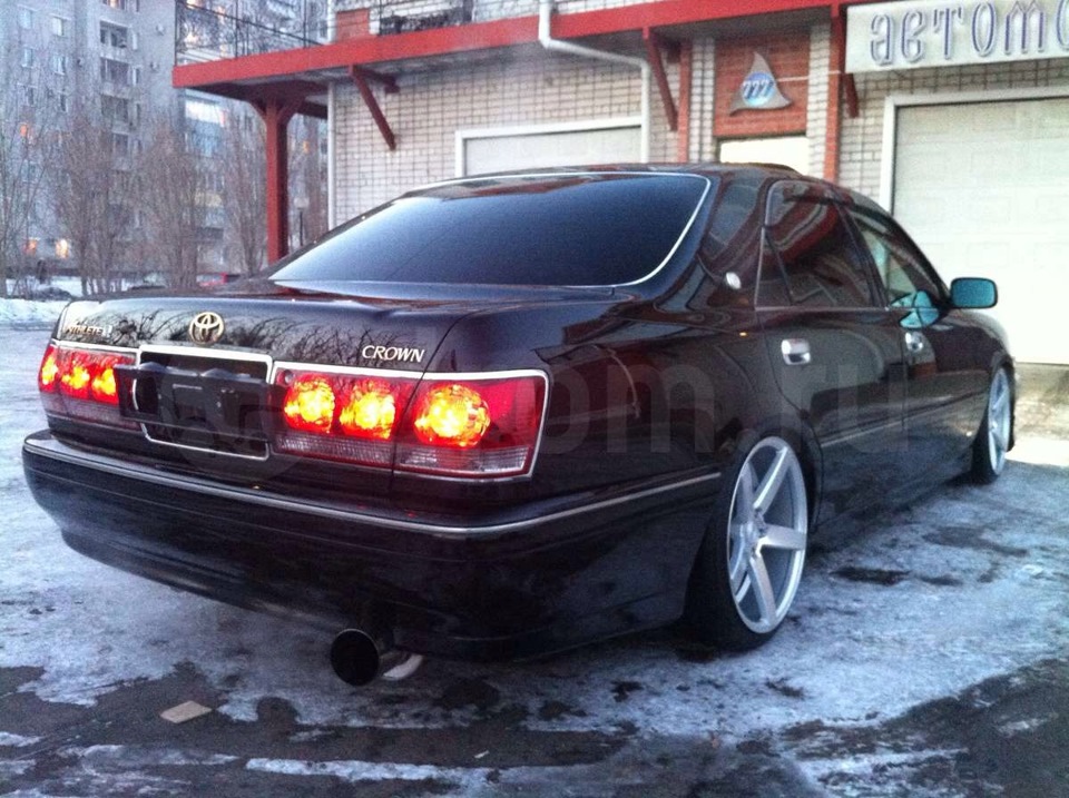 Шильдики Toyota Crown s120