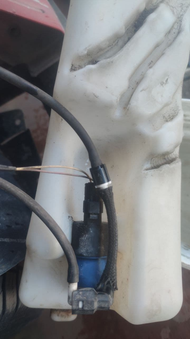 Обратный клапан на омывайку — Renault Clio III, 1,2 л, 2007 года ...