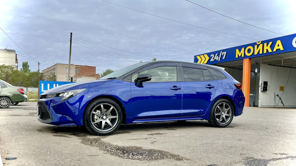 Toyota Corolla Touring Синий туринг