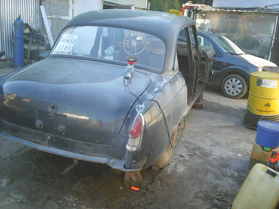 Зачистка от шпатлевки и от старой краски). — ГАЗ 21, 2,4 л, 1968 года ...