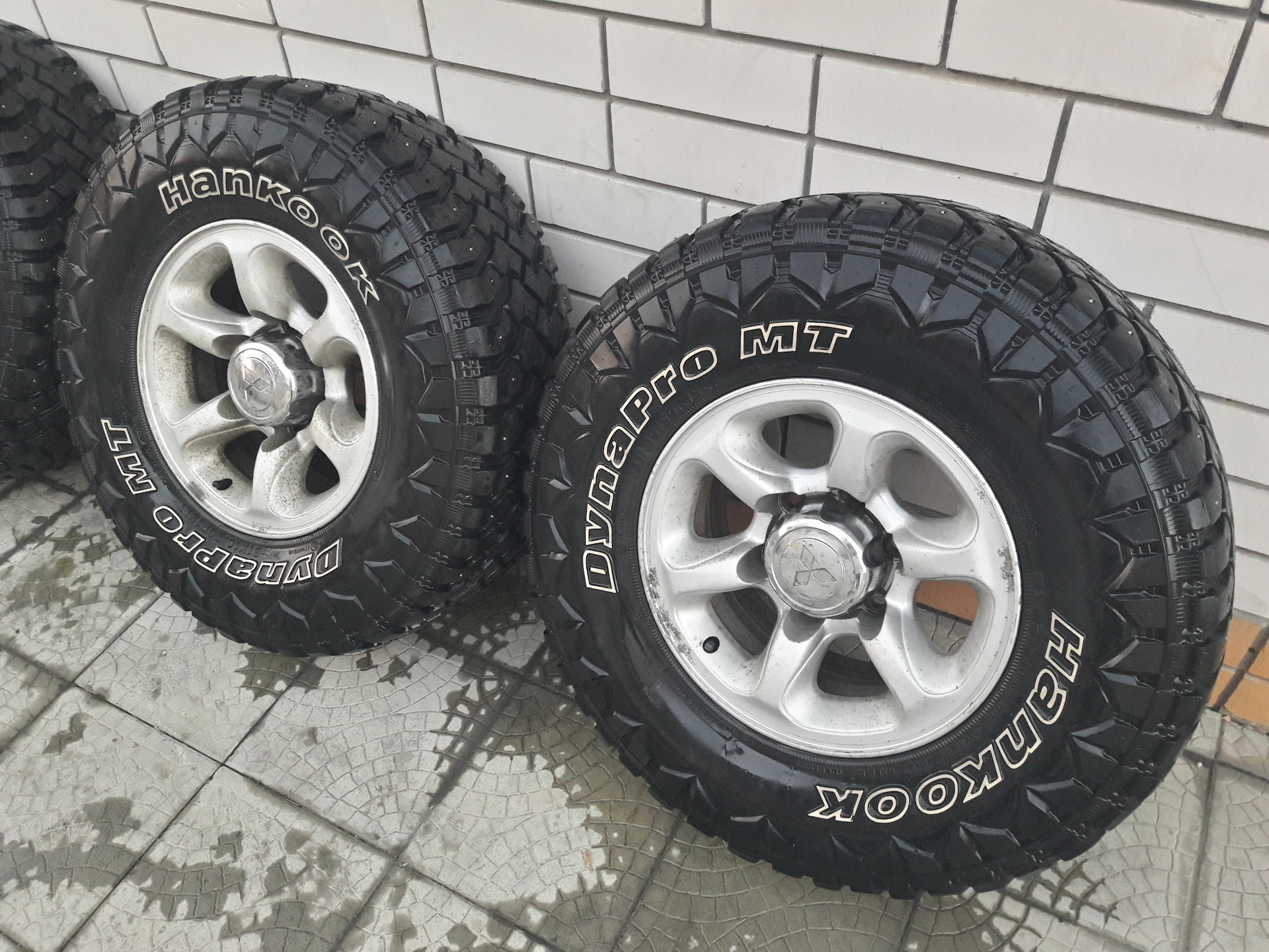 Шины 31 10.5 r15. Митсубиси Паджеро 2 31/10.5 r15. 31 Колеса на Митсубиси Паджеро r16. Колеса на Mitsubishi Pajero r18. Колеса r15 на Паджеро 2.