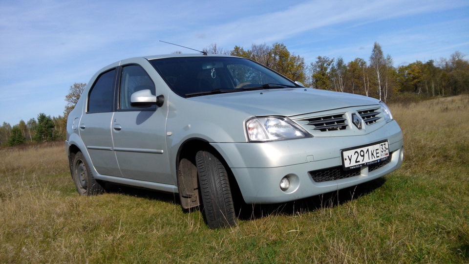 Рено логан загорается пила. Рено Логан 1 1.6 2007 года. Renault Logan, 2007 зимой.