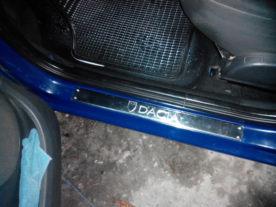 накладки на пороги из нержавейки — Dacia Logan (1G), 1,4 л, 2008 года ...
