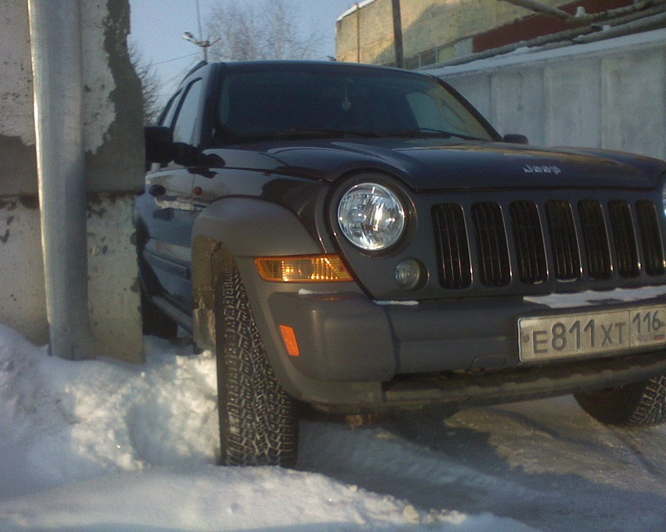 Jeep Cherokee 2004 с круглыми фарами