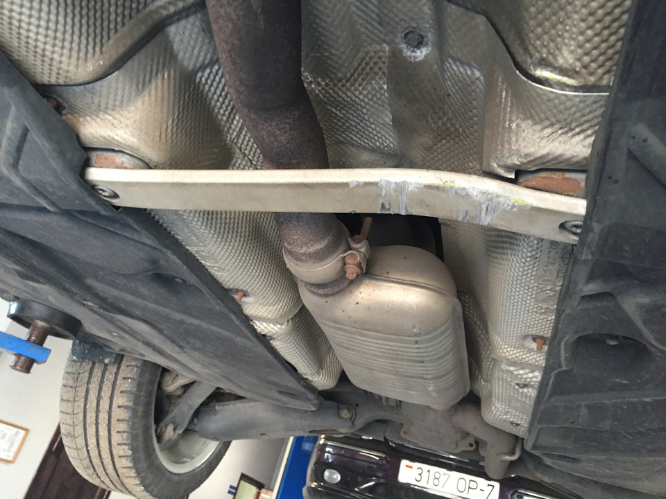 Элемент жесткости кузова — заменен — Mercedes-Benz C-Class (W204)