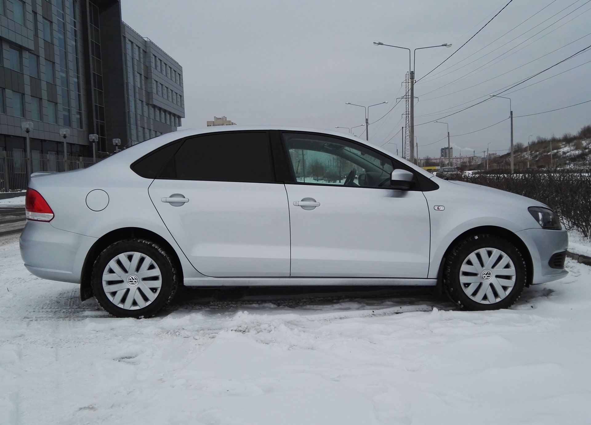 Volkswagen Polo белый металлик