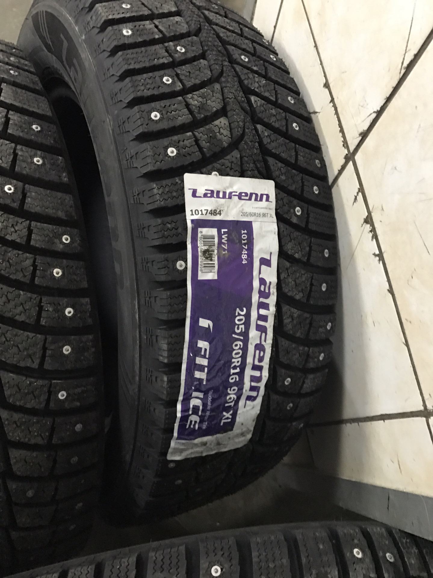 205 r16 зимний. 205/60r16 Laufenn lw71 96t XL шип. Автошины Laufenn i Fit Ice lw71 r16 205/60 96t шип. Laufenn 205/60 r16 96t lw71 (IFIT Ice) шип. Автошина Laufenn 205/60r16 96t IFIT Ice (lw71) (XL).