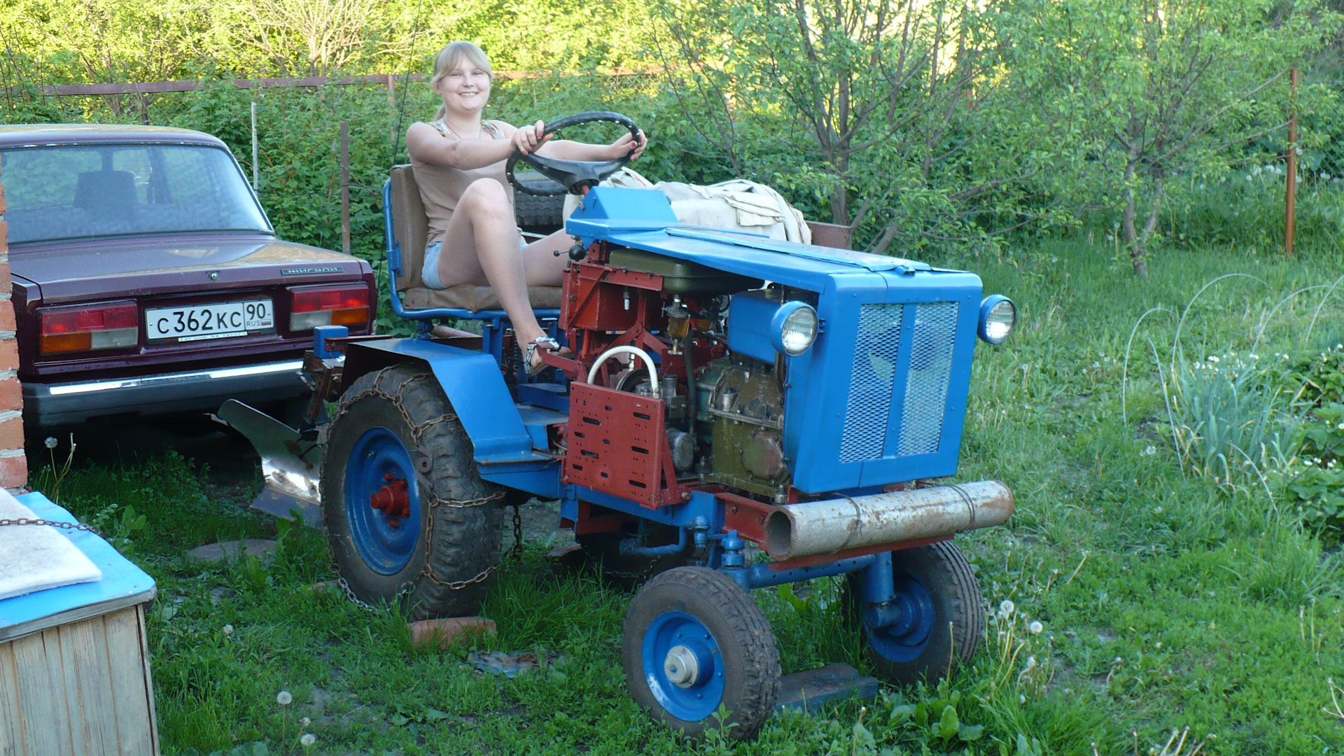Как сделать самодельный мини-трактор с ломающейся рамой своими руками