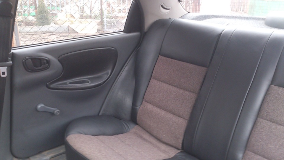 эх…пришлось опять надевать чехлы на сидения( — Daewoo Lanos, 1,5 л ...