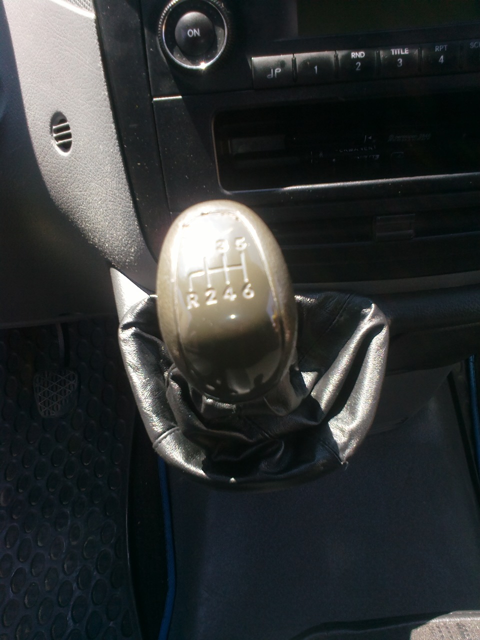 Замена чехла на ручке коробки передач — Mercedes-Benz Vito (2G), 2,2 л ...