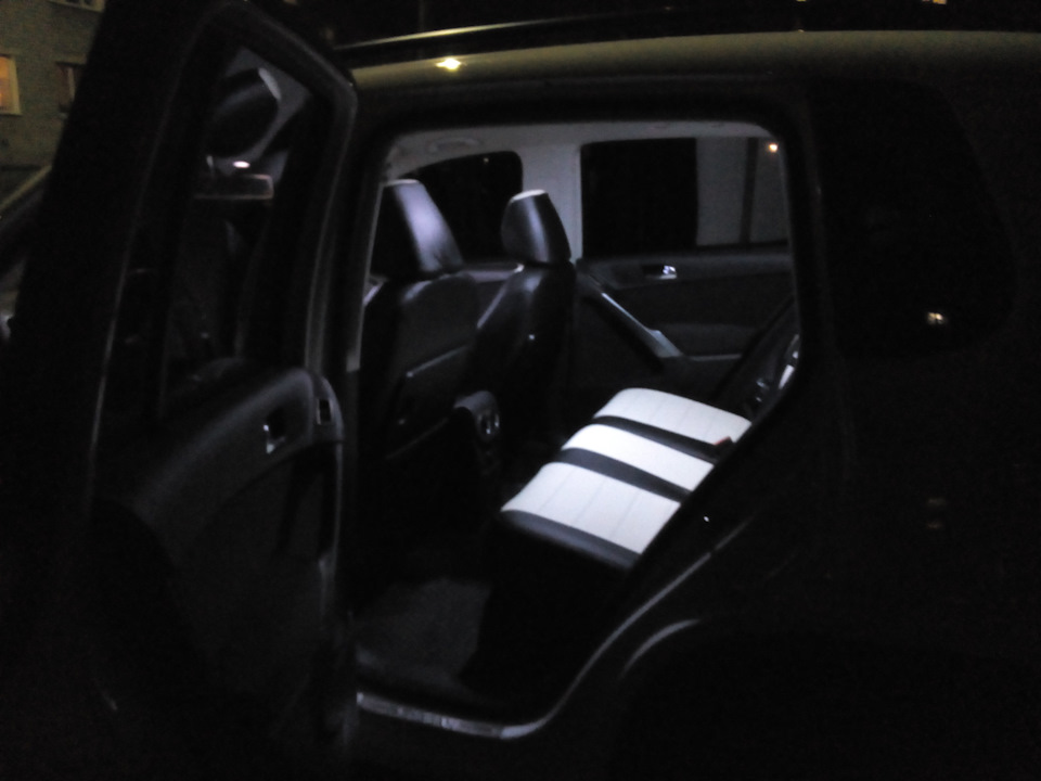 замена ламп в салоне на белый свет и в боковых зеркалах — Volkswagen ...