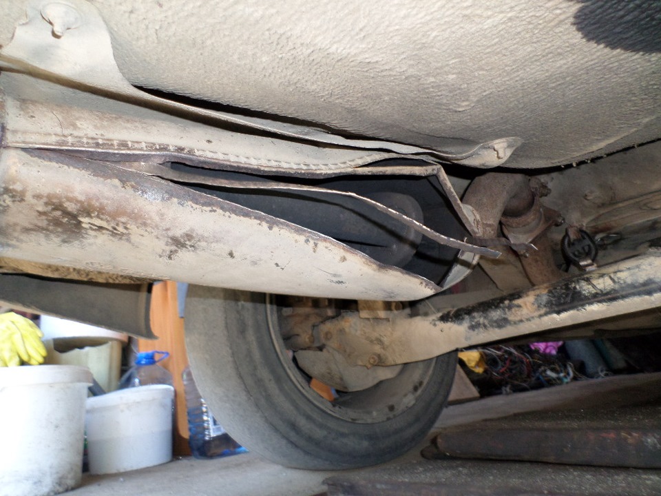 Разорвало глушитель — Audi Coupe (89,8B), 2,3 л, 1989 года | поломка ...