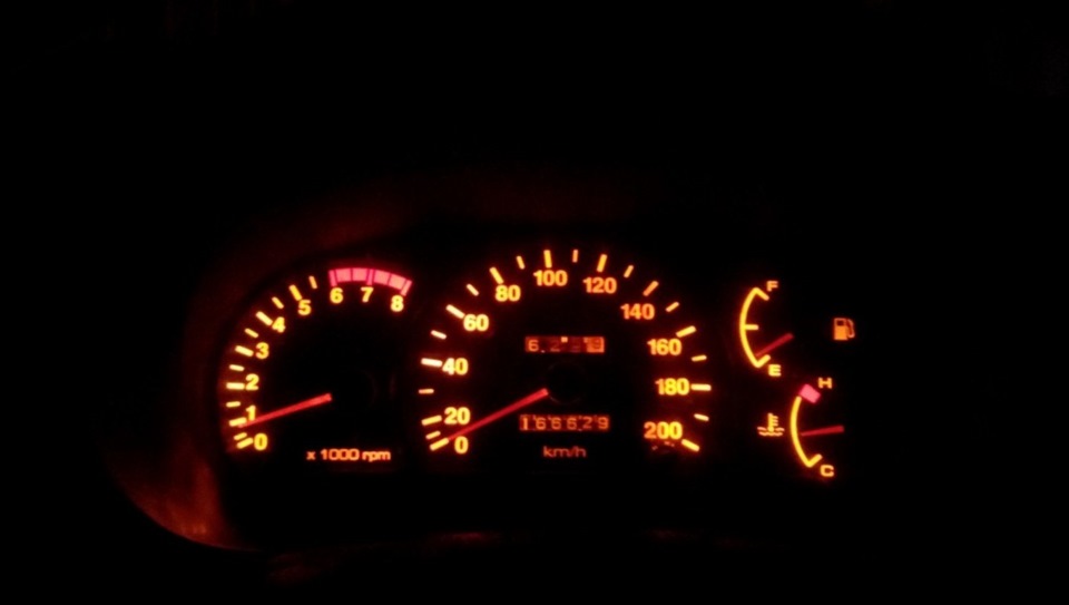 Все, что светится [2]. Приборная панель. — Hyundai Accent (2G), 1,6 л ...