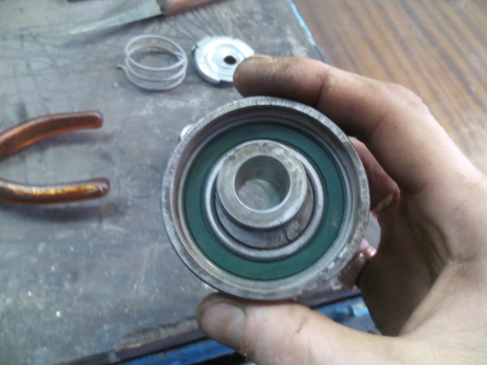 Замена натяжного ролика ГРМ — Lada Приора хэтчбек, 1,6 л, 2009 года ...