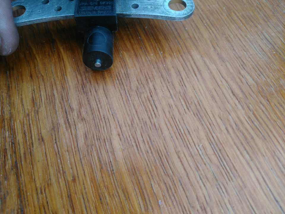 Чистка датчика положения коленвала — Renault Megane II, 1,6 л, 2006 ...