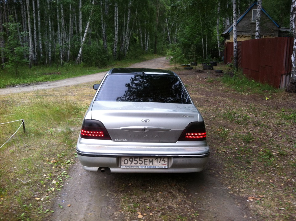 Nexia n100. Daewoo Nexia n100 сзади. Daewoo Nexia 1 сзади. Дэу Нексия n100 вид сзади. Задние фары Дэу Нексия n100.