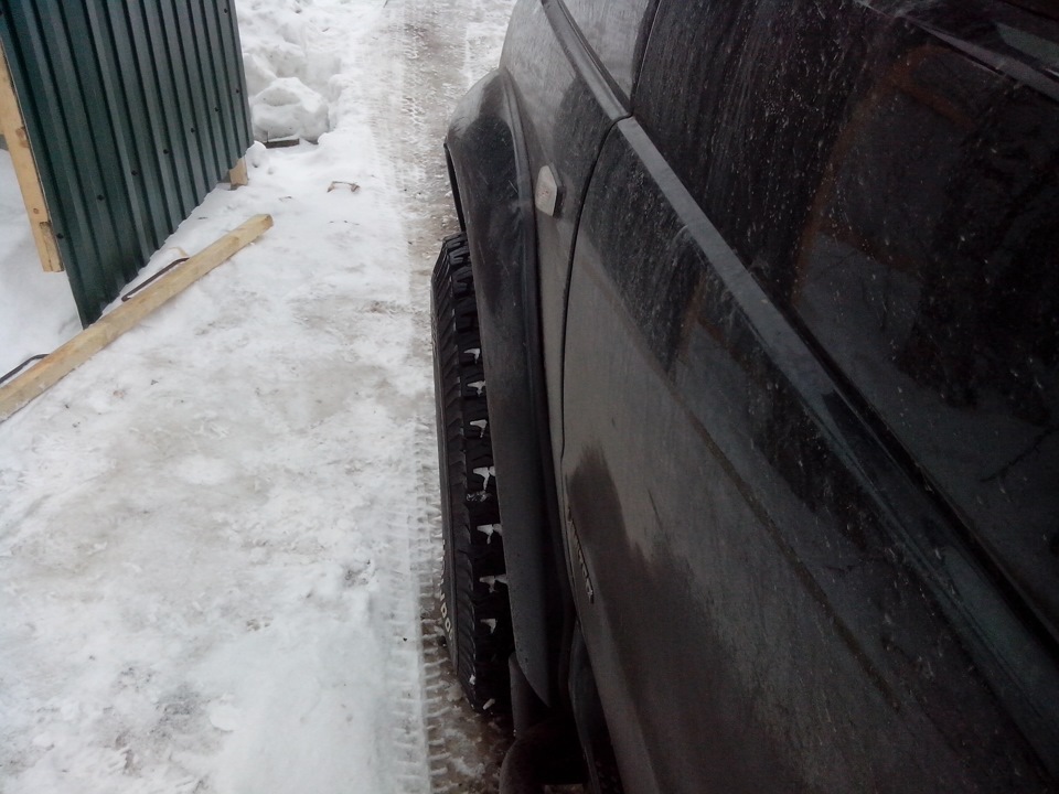 передние тоже торчат прилично — УАЗ Patriot