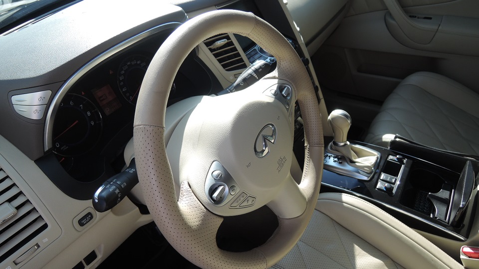 При нажатии на тормоз притухает подсветка кнопок климат контроля ...