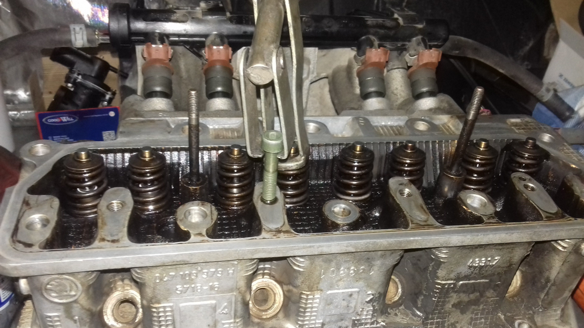 Гидрокомпенсаторы ваз приора 16 клапанов. Гидрики на приору. Приора стучит компенсатор. Лопнул стопор гидрокомпенсатора. Шумят гидрокомпенсаторы на приоре.