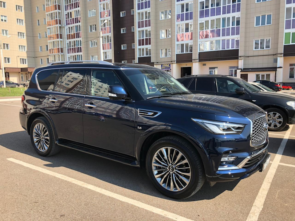 Инфинити qx80 красный