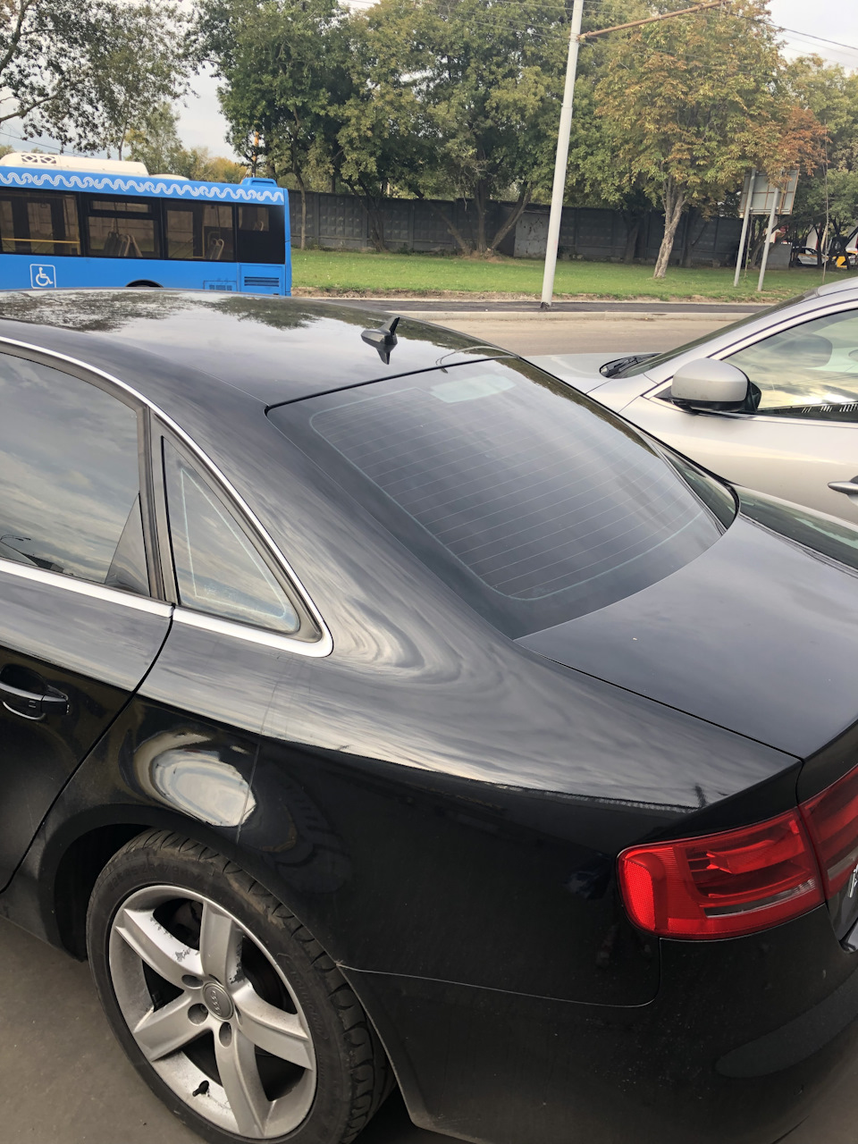 Ауди а4 антенна. Плавник Audi a4 b8. Плавник на крышу Ауди а4 б6. Плавник на Ауди а6 с5. Плавник на крышу на Audi a5.