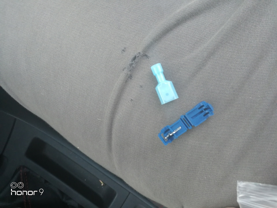 Тема избитая) установка вольтметра в штатную заглушку) — Mazda 3 (1G ...