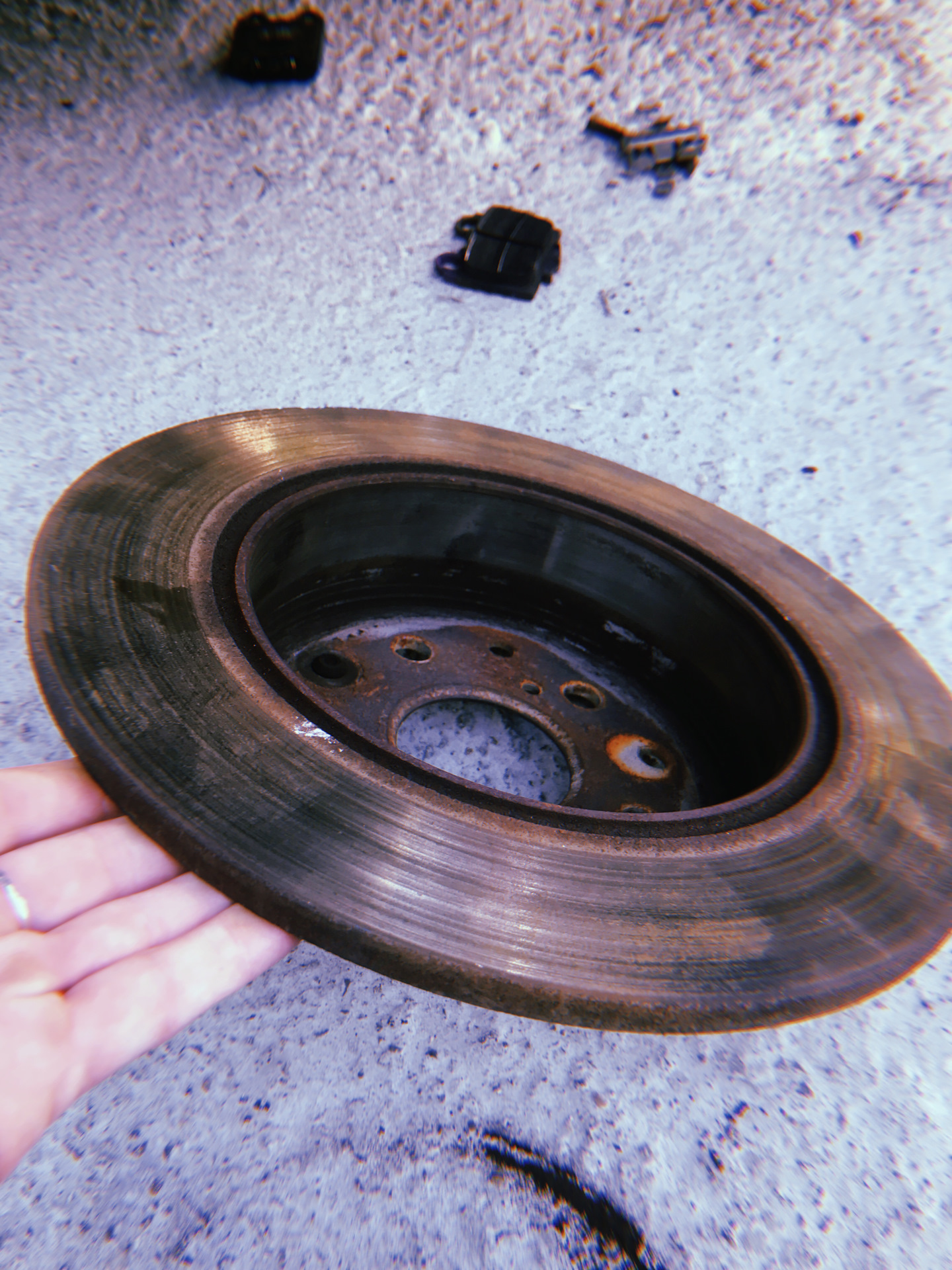 Замена задних тормозных дисков и колодок — Toyota Altezza, 2 л, 2000 ...