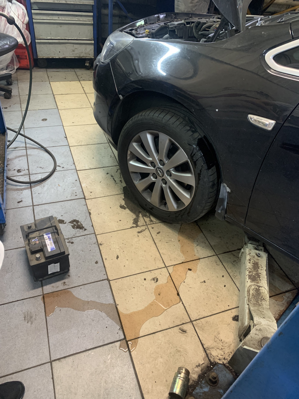 Бачок потик — Opel Astra J, 1,6 л, 2011 года | визит на сервис | DRIVE2