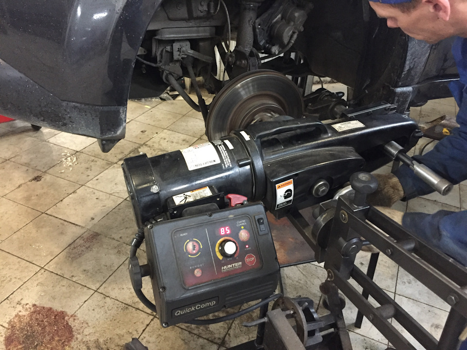 Проточка тормозных дисков из-за биения при торможении — Subaru Forester ...