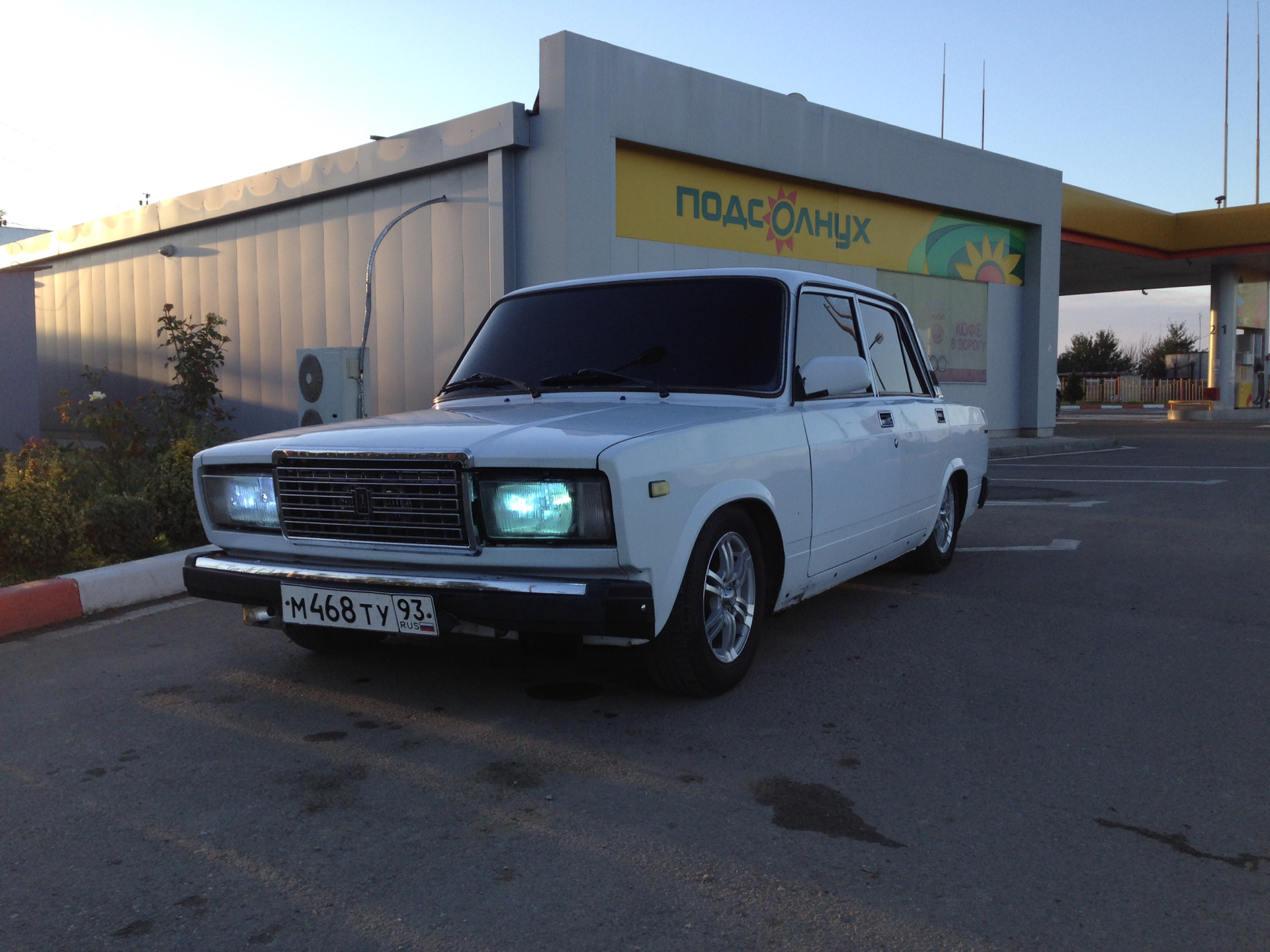 Ваз 2107 на авито. 20 В ВАЗ 2107. 2106 2107 Lada Turkmenistan. ВАЗ 2107 на джейзете. ВАЗ 2107 на 16ре.