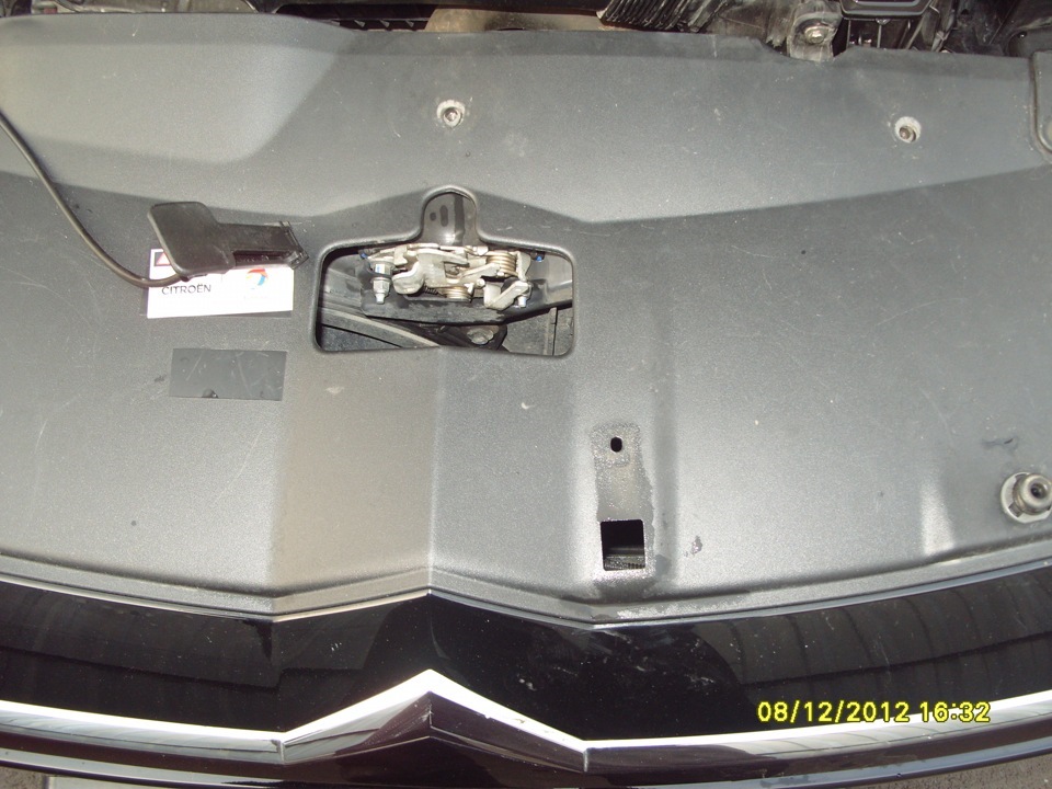 Добраться до вентилятора двигателя — Citroen C5 (2G), 2 л, 2008 года ...