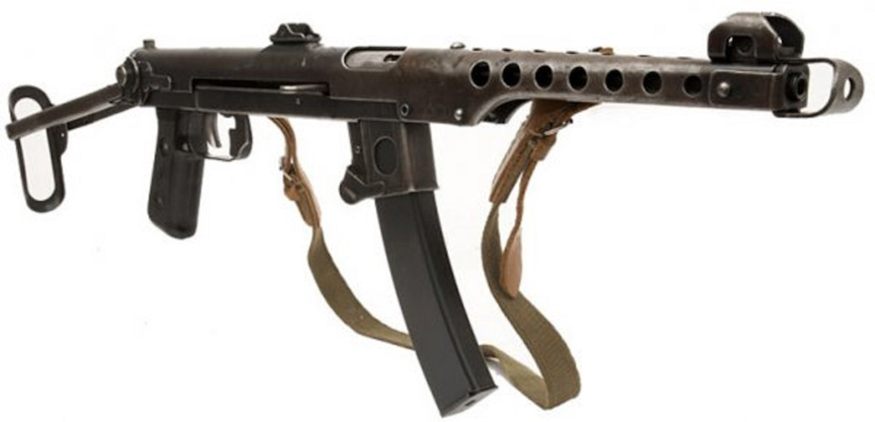 автомат ппс 43 история. 48c06c5s 960. автомат ппс 43 история фото. автомат ппс 43 история-48c06c5s 960. картинка автомат ппс 43 история. картинка 48c06c5s 960. Прицельные приспособления ППС-43 – это мушка и прицел с поворачивающимся целиком. Начальная скорость пули равна 500 м/с, прицельная дальность стрельбы возможна на расстоянии до 200 м, поэтому на целике два деления — 10 и 20, то есть 100 м и 200 м. Впрочем, свою убойную силу пуля сохраняет на дистанции в 800 м. Наиболее точная стрельба достигается при коротких очередях от 2 до 5 выстрелов, чем длиннее очередь, тем сильнее разброс пуль. Для увеличения кучности попаданий, в передней части дула имеется компенсатор, он же является дульным тормозом. автомат ппс 43 история. 48c06c5s 960. автомат ппс 43 история фото. автомат ппс 43 история-48c06c5s 960. картинка автомат ппс 43 история. картинка 48c06c5s 960. Прицельные приспособления ППС-43 – это мушка и прицел с поворачивающимся целиком. Начальная скорость пули равна 500 м/с, прицельная дальность стрельбы возможна на расстоянии до 200 м, поэтому на целике два деления — 10 и 20, то есть 100 м и 200 м. Впрочем, свою убойную силу пуля сохраняет на дистанции в 800 м. Наиболее точная стрельба достигается при коротких очередях от 2 до 5 выстрелов, чем длиннее очередь, тем сильнее разброс пуль. Для увеличения кучности попаданий, в передней части дула имеется компенсатор, он же является дульным тормозом.