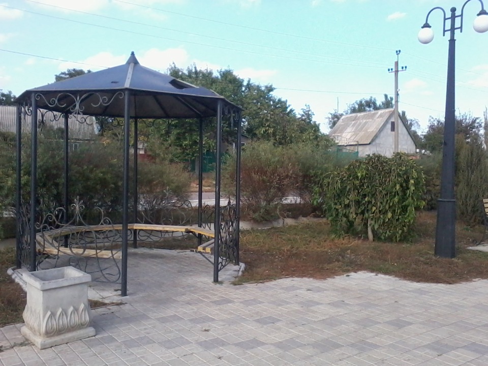 Памятник голодомору, стелла славы 2 мировой, моя бывшая дача, церквушка ...