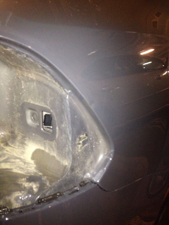 Шлагбаум перебежал дорогу — Volkswagen Polo Sedan, 1,6 л, 2011 года ...