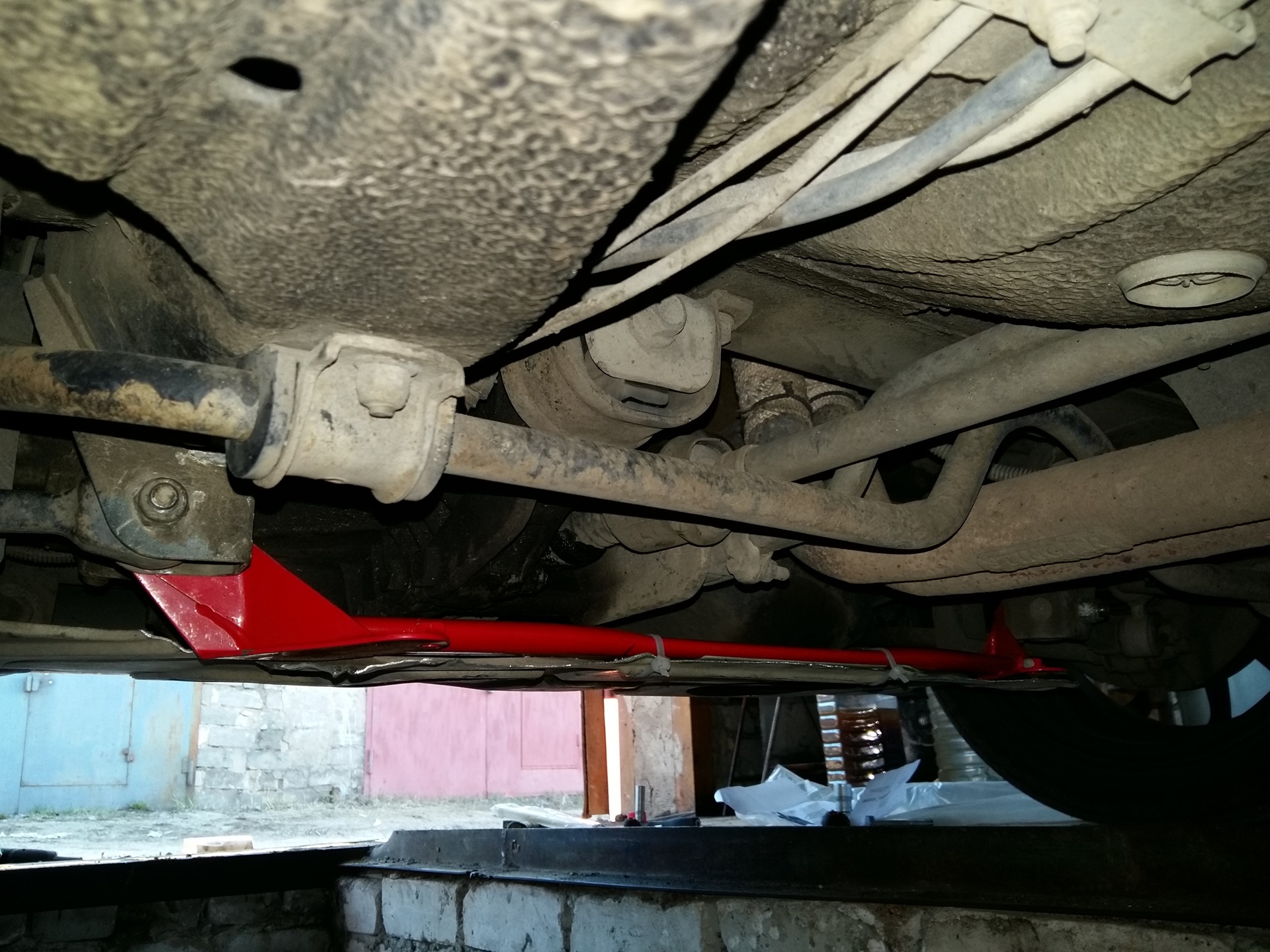 Растяжка рычагов AUTOPRODUCT — Lada Приора седан, 1,6 л, 2009 года ...