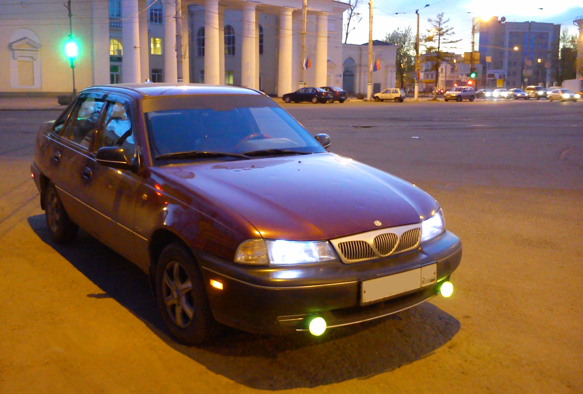 Нексия n100. Дэу Нексия n100. Daewoo Nexia n100 черный. 2003 Daewoo Nexia свет. Доп свет на Дэу Нексия.