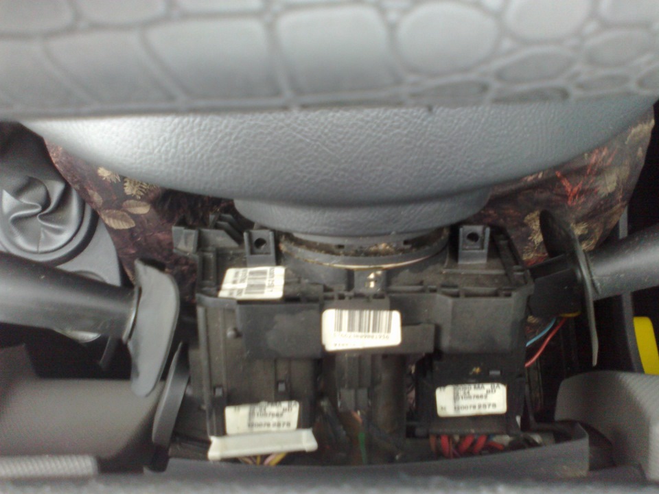 Левый подрулевой переключатель — Renault Logan (1G), 1,4 л, 2010 года ...