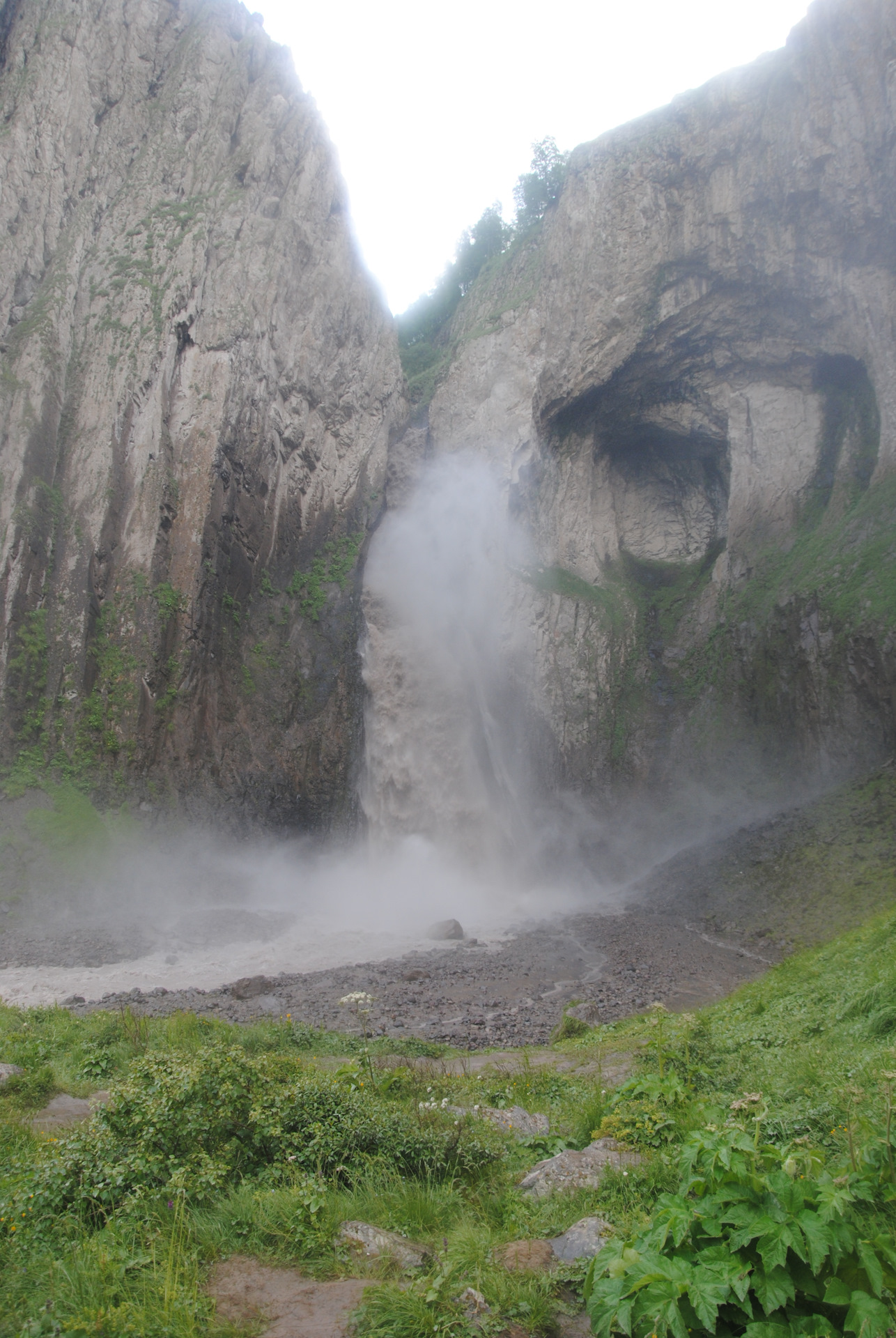 Водопад эмир джилы су фото