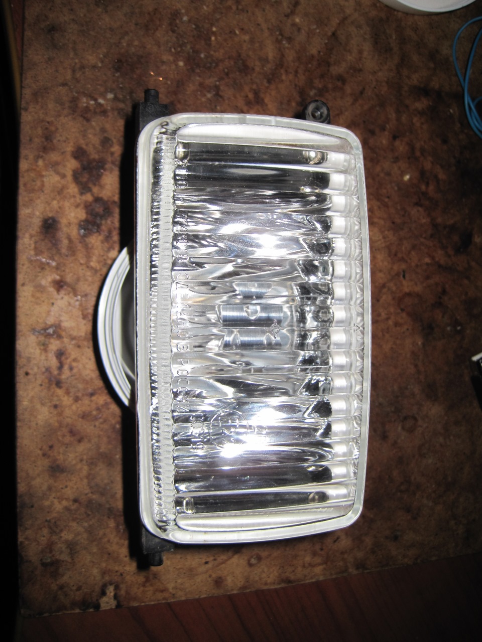 Замена стекла противотуманки — Lada 2115, 1,6 л, 2013 года | своими ...