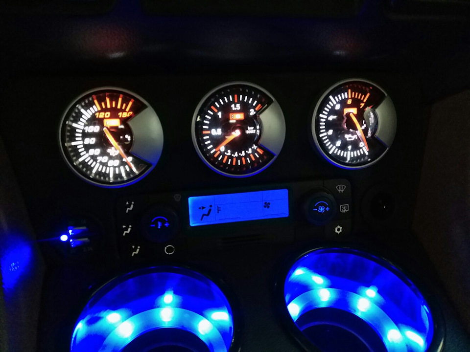 Как отделать салон нивы. 48ge85s 960. Как отделать салон нивы фото. Как отделать салон нивы-48ge85s 960. картинка Как отделать салон нивы. картинка 48ge85s 960. «ВАЗ-2121» имеет очень хорошие ходовые характеристики в условиях бездорожья. Короткая база и небольшие свесы в сочетании с полным приводом и пониженным рядом передач расширяют спектр преодолимых препятствий. «Нива» с завода может преодолевать серьёзное бездорожье, которое не под силу любым другим стоковым внедорожникам. Но все удачные инженерные решения касаются только ходовой части и кузова. Когда же попадаешь в салон, становится заметно, что здесь инженеры не сильно заботились о водителе и его пассажирах. Отсутствие шумоизоляции, плохая эргономика и некачественные материалы портят впечатление обо всём автомобиле в целом.
