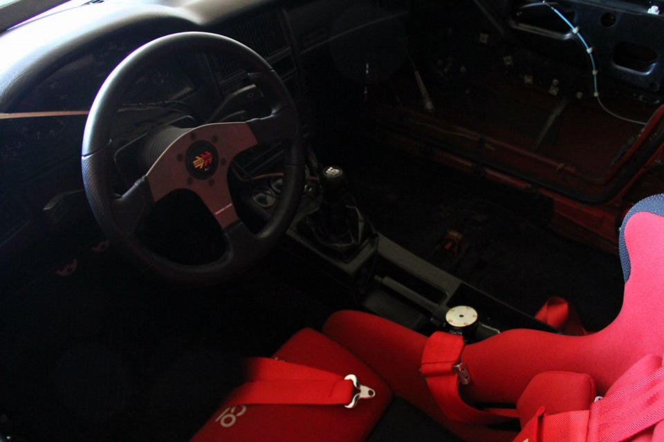 Трон Sparco Pro 2000, китайское железо и японская музыка — Audi 80 (B3 ...