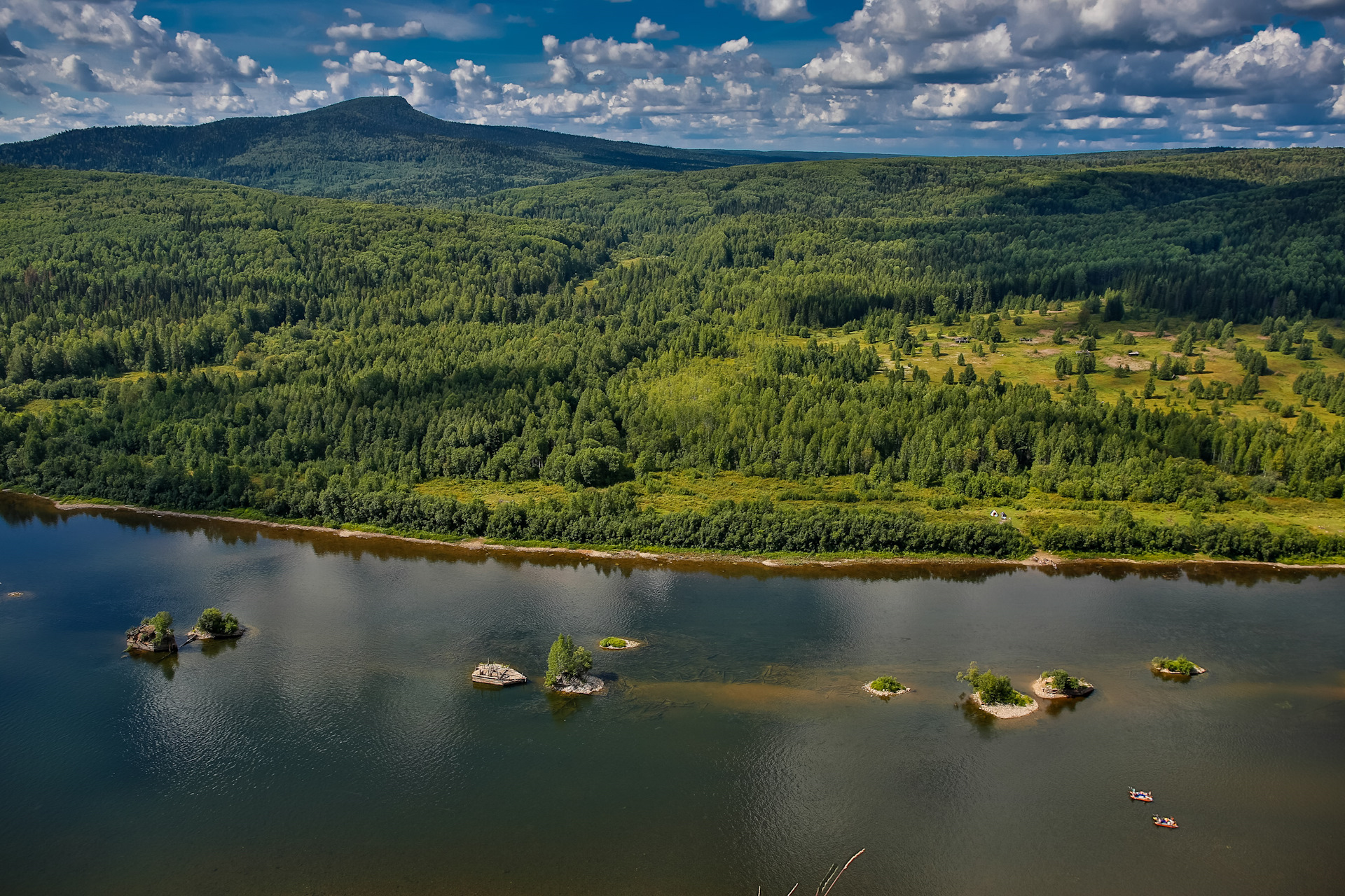 Блоги края. Тулым Пермский край. Вишерский заповедник Тулымский камень. Дыроватый камень Пермский край. Тулымский камень Пермский край фото.