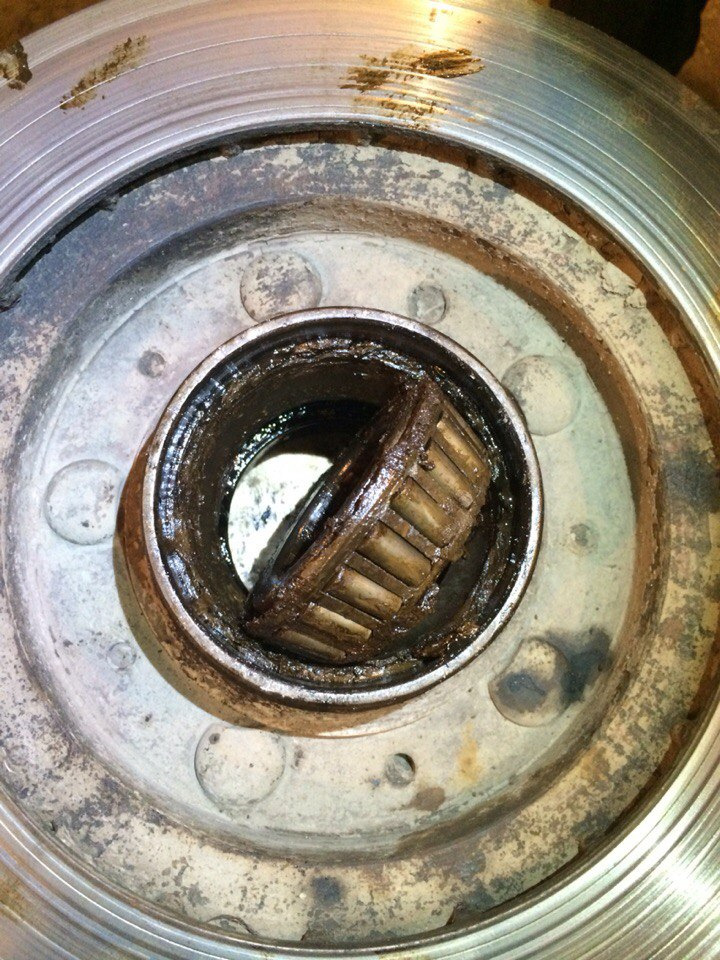 Как поменять подшипник уаз буханка. Уаз 469 подтянуть подшипник ступицы. Сальник полуоси уаз 469. Расположение стопорных колец в ступице уаз 3151. Подшипник ступицы уаз фермер.