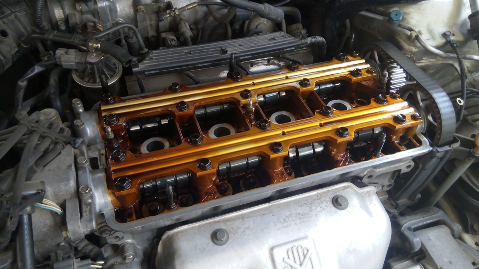 Замена прокладки клапанной крышки и уплотнительного колечка на сапун ...